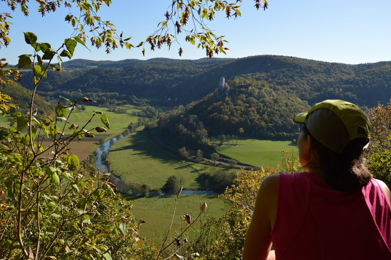 Viewing point Rote Leite looking down on the river Wiesent and the medieval ruin Neideck.