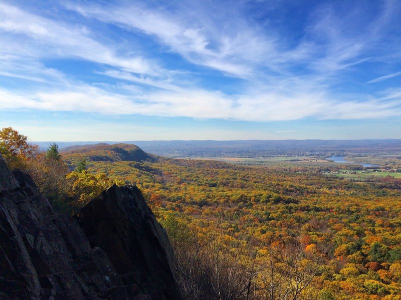 Looking west from one of the many outlooks on this beautiful ridgeline.