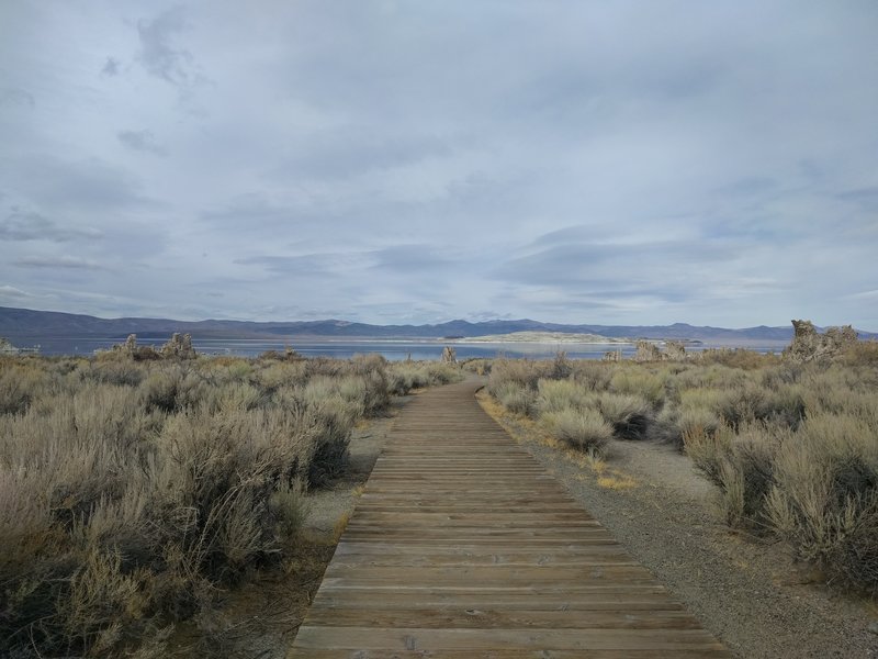 Boardwalk from the parking lot to the lake.