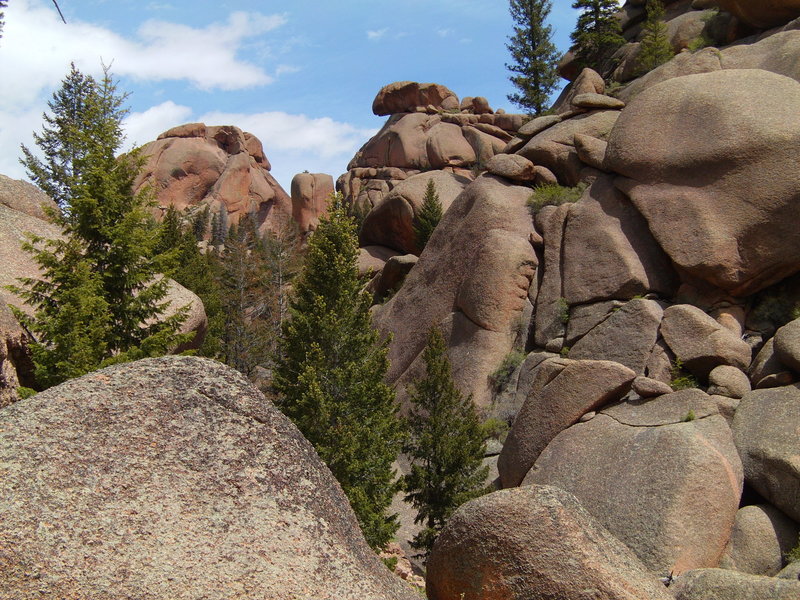 The rounded boulders of the Pikes Peak granite pose beautifully for photos.