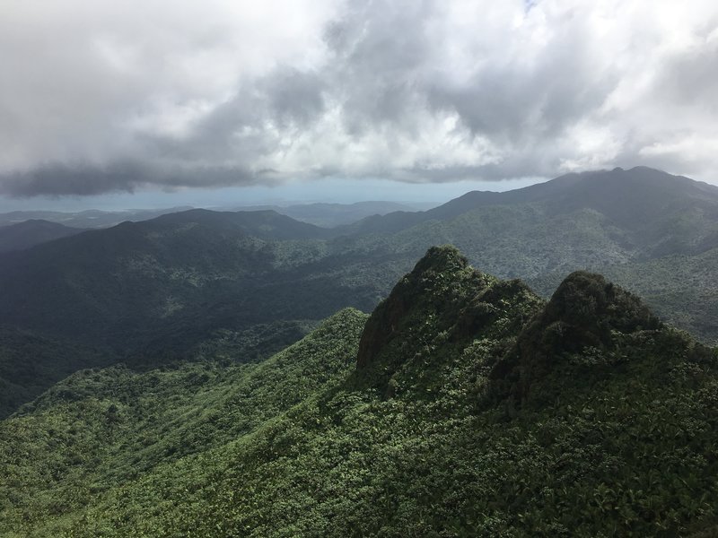 The top of El Yunque Peak is certainly not short on views of Los Picachos.