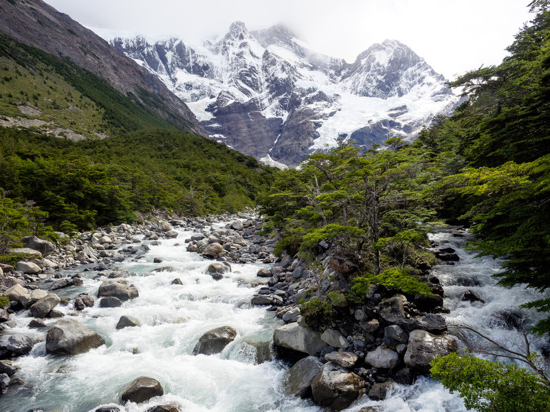 Breathtaking views of Patagonian ice and glacial valleys await those who ascend the Valle del Frances.