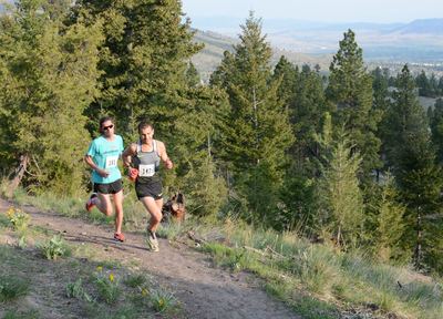 2016 DFMI 30k: David Roche and Jim Walmsley command the lead.
