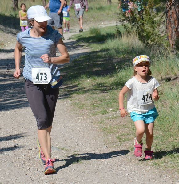 A mom-and-daughter pair enjoy themselves on the 2016 DFMI 5k.