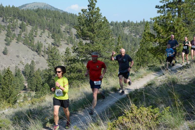 At least one runner is in high spirits along the 2016 DFMI 12k. Spot the shaka!