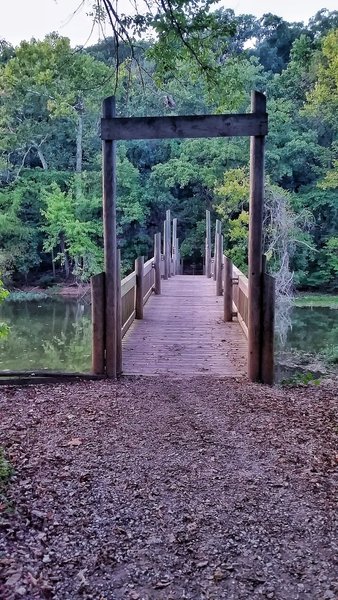 A sturdy bridge aids your travel over the James River.