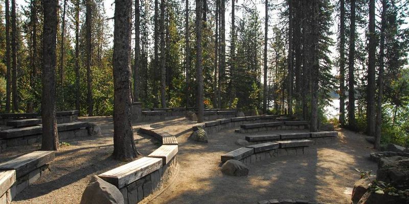 Trillium Lake Amphitheater is a nice place to stop for a snack. Photo by USFS.