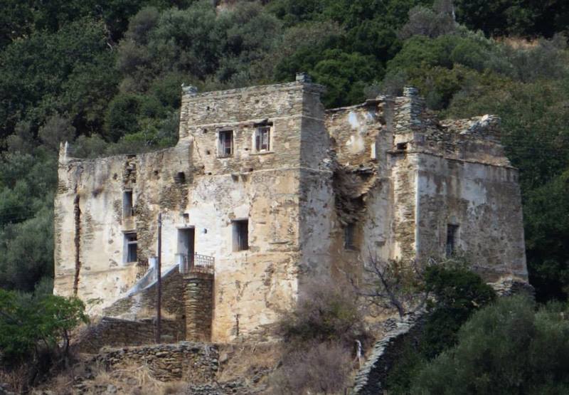 Bistis Mouvelas Tower (from 1700 AD) is one of many historic sites along the trail.