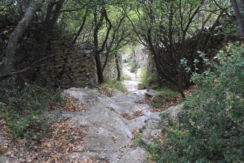 A cobbled trail goes to Episkopio.