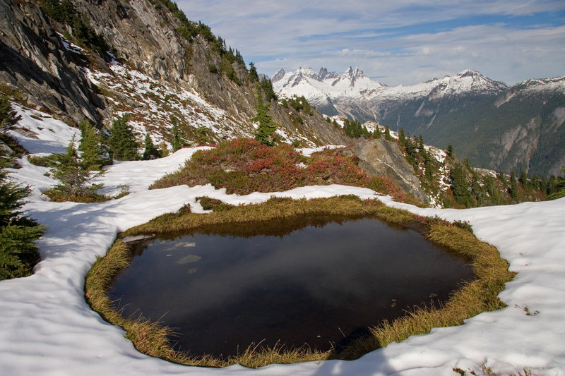 A small tarn greets you along the ascent to Trappers Peak.