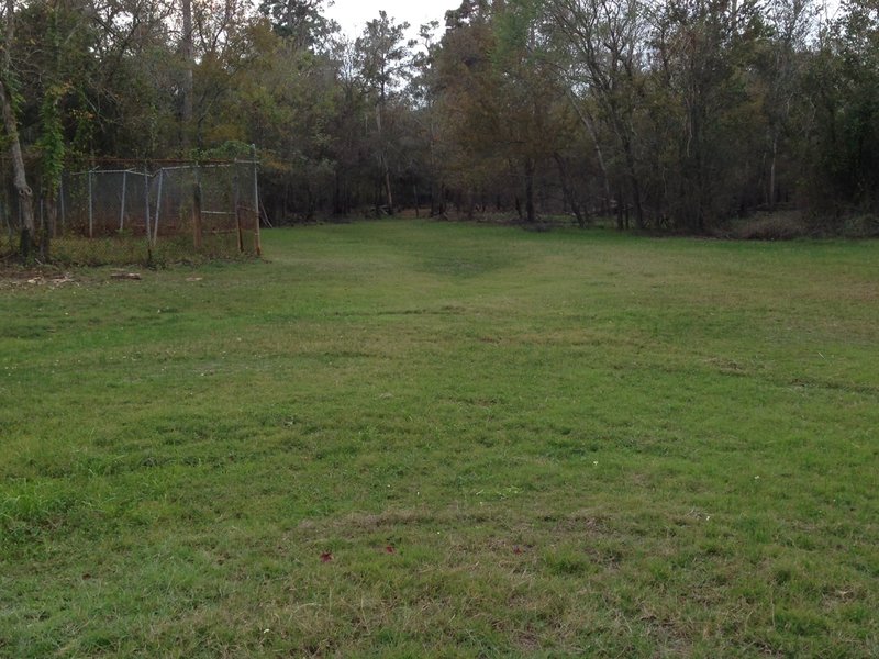 Plummer Trace passes west of the Hillendahl-Eggling Cemetery, which is fenced.