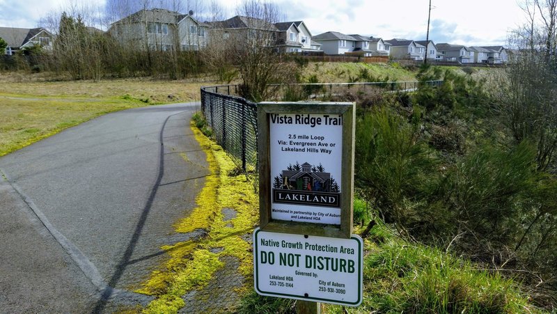 Trail signs like this keep you on track along the Vista Ridge Trail.