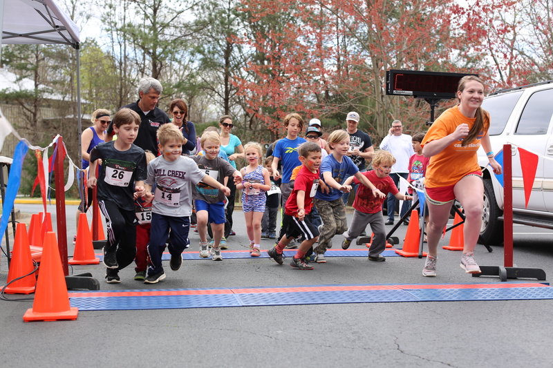 It's all smiles at the start of the 2016 Kid's Fun Run.