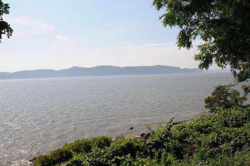 Even when it's a bit hazy on hot humid days, you can still enjoy nice views of the Hudson from the Lower Trail.