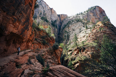 The first mile of the East Rim Trail is utterly stunning.