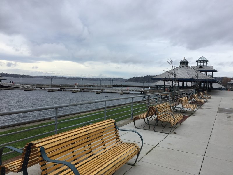 There are lots of places to sit and have a picnic along the water's edge. If you didn't bring food, the buildings on the right have Kidd Valley and Ivar's restaurants.