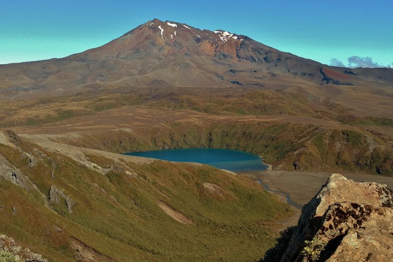 Mt. Ruapehu and Lower Tama Lake are spectacular when seen from the end of Tama Lakes Track.