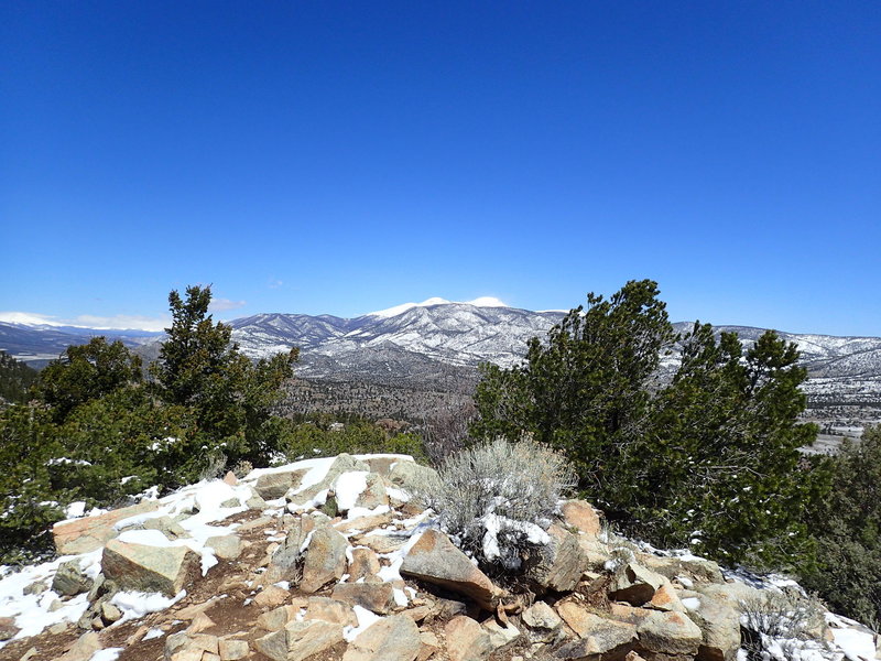 Enjoy fantastic views from the summit of Midland Hill looking north.