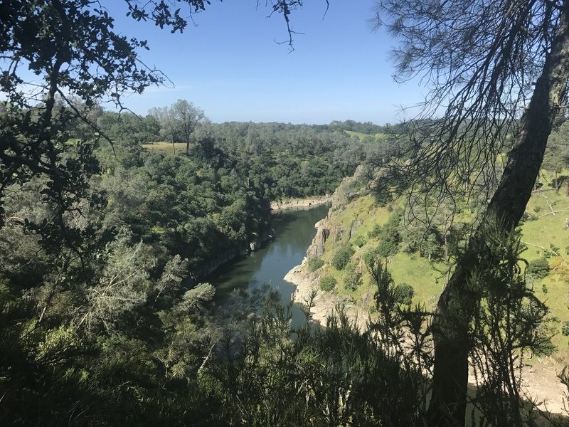 Beautiful views can be seen along the route. It's good to see lots of water!