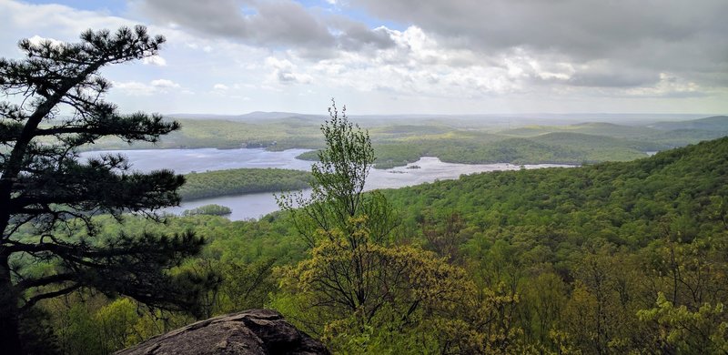 The Wanaque Reservoir can be seen to the west of the ridge.