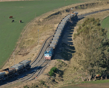 This train swings between the canteras and the cement plants. You'll most likely see it along your outing.