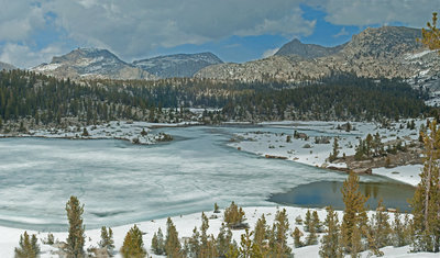 The view above Horseshoe Lake. There is an off-trail route that travels through the gap at center and continues around the ridge to Wah Hoo, Holster, and Bullet Lakes.