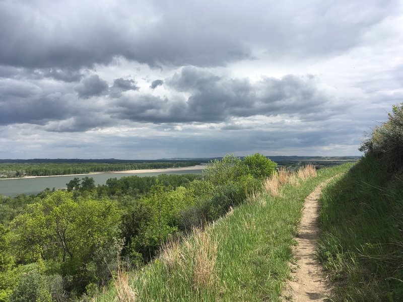 Little Soldier Loop Trail follows right along the Missouri River.