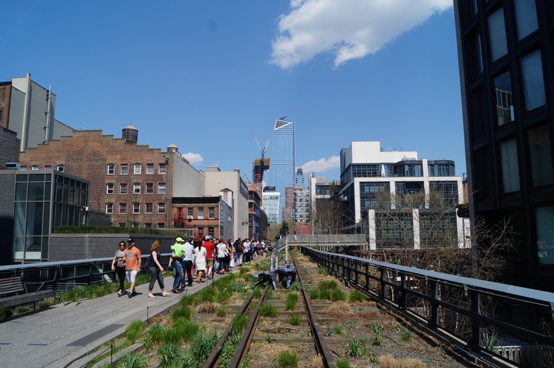 A beautiful day brings joy to those on the High Line.