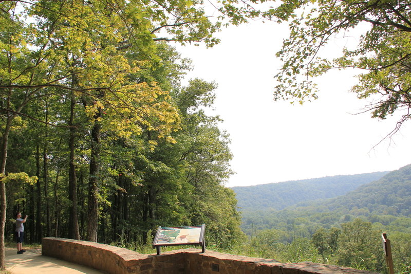 Sunset Point overlook is quite stunning in the afternoon light.