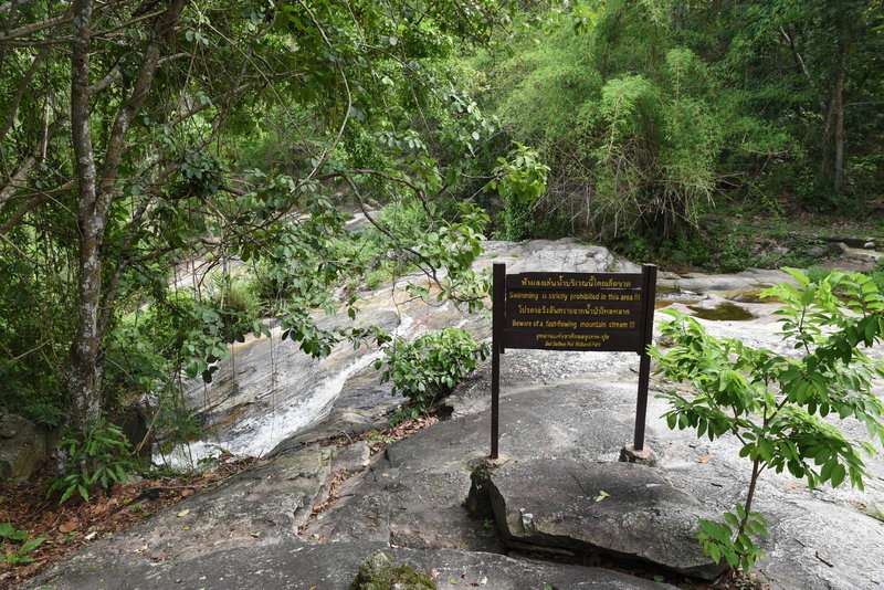 Wang Bua Ban Viewpoint offers a pleasant view.