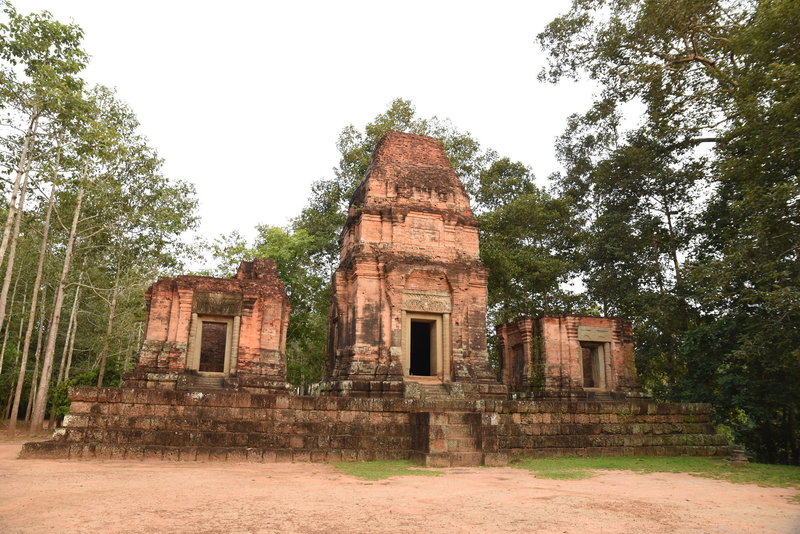 The impressive ruins of Prasat Bei.