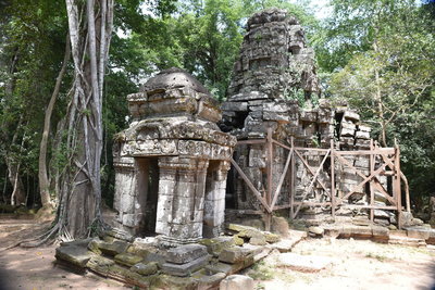 Prasat Chrung, northeast corner.