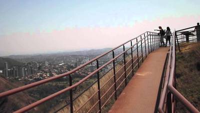 Paredao da Serra Viewpoint offers a great look into the city.
