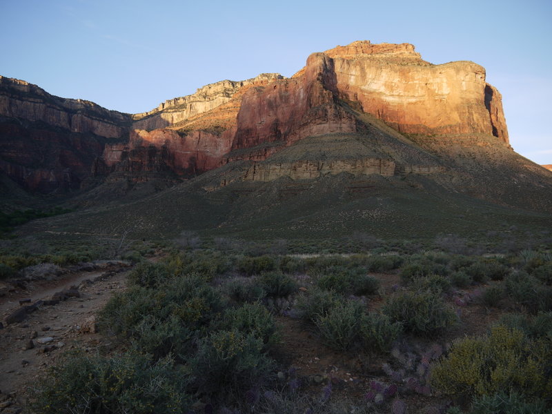 The sun rises over Plateau Point.