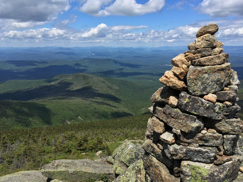 A big cairn stands on Garfield Ridge as we climb up to Lafayette.