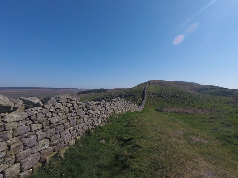 A view of the path and wall mid-way through the hike.