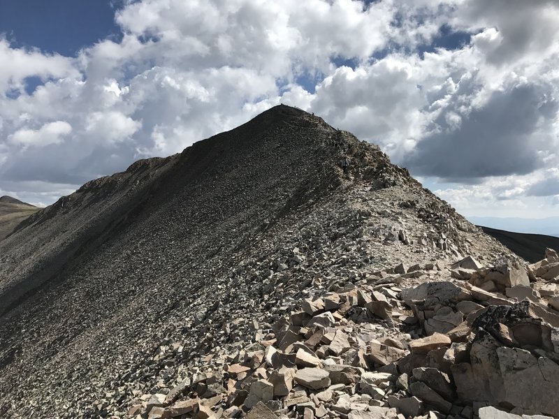 The final ridgeline ascent to the flat saddle at the top of Mount Sherman.