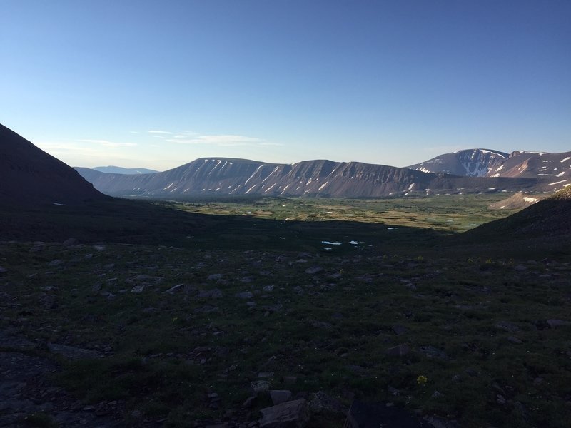 A view into Painter Basin from Gunsight Pass