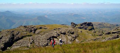 Getting close to the Itacolomi peak.