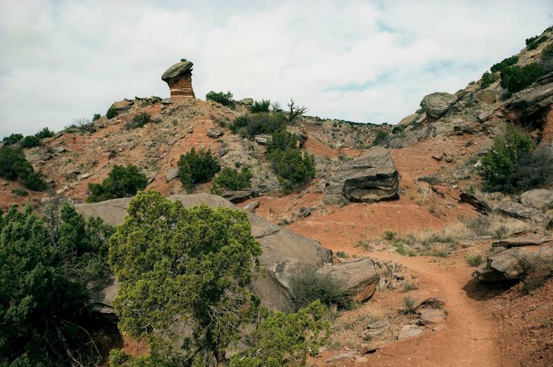 Rock formation and scrub along the Givens-Spicer-Lowry Trail.