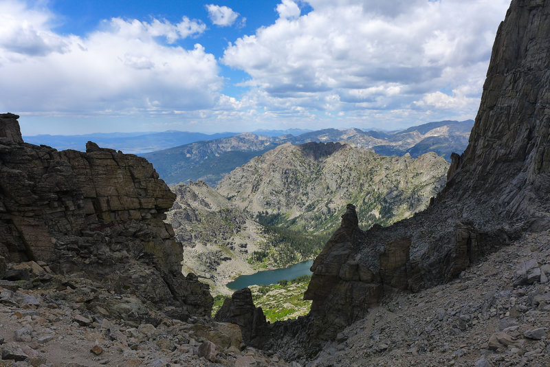 The fast and steep descent down to Pawnee Lake