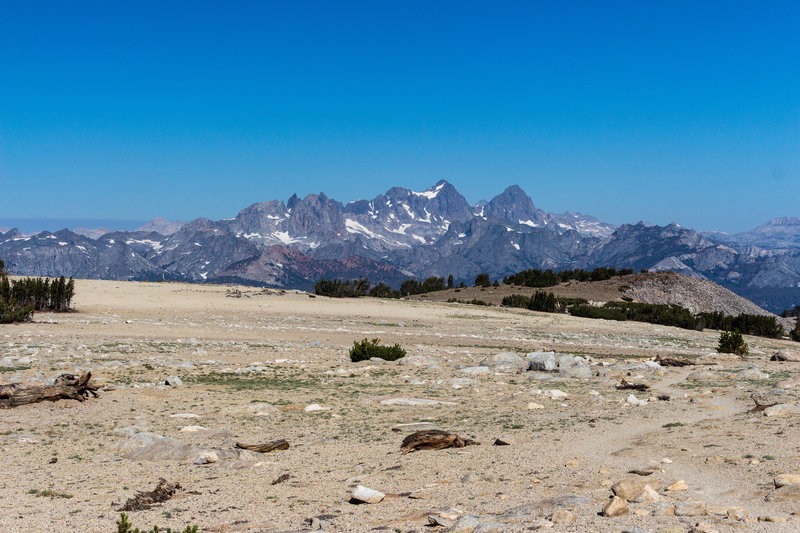 View across the desolate plateau of Mammoth Crest