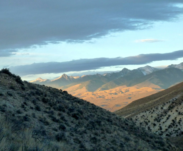 The Beaverhead Mountains provide a dramatic backdrop for a late evening Barracks Lane session.