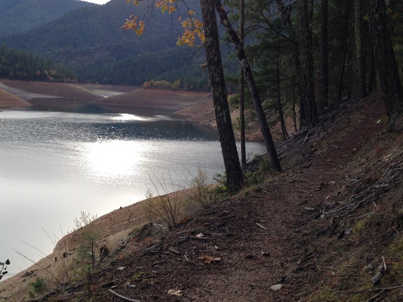 Da-Ku-Be-Te-De and Applegate Lake in the fall.