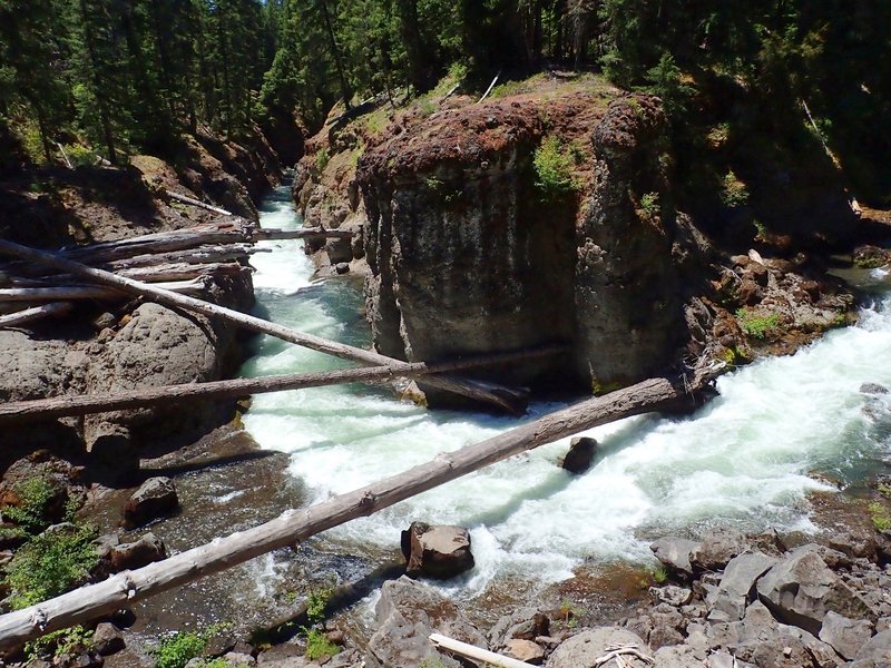 The Upper Rogue River turns into the Takelma Gorge
