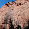 Intimidating canyon walls on the way to the alcove.