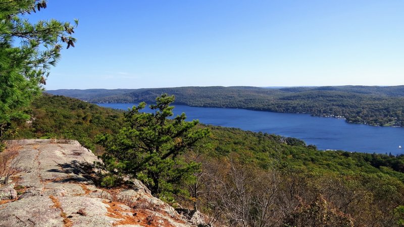 Early in the fall foliage season, here is Greenwood Lake as it straddles the NY/NJ state border.