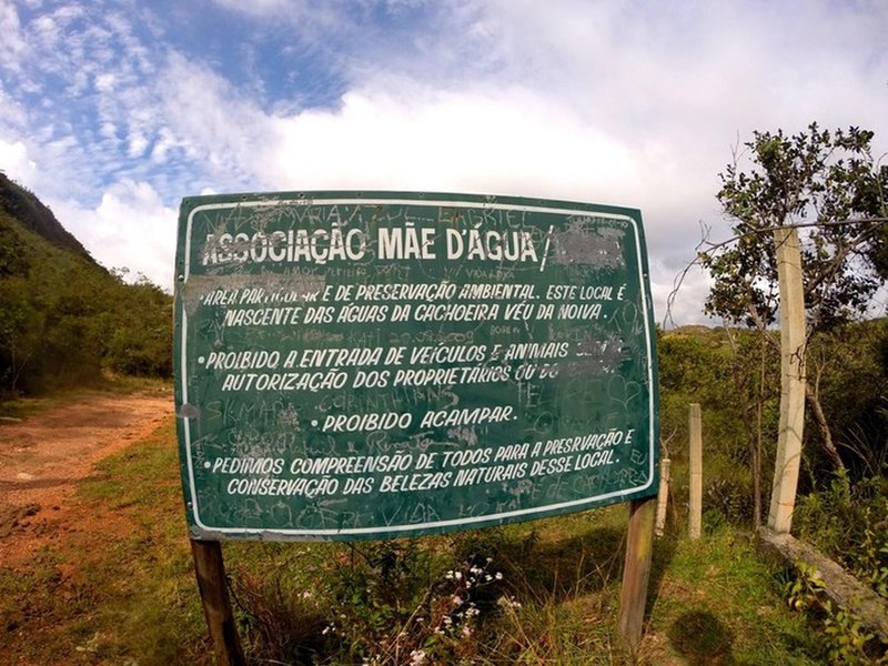 The sign to the dirt road.