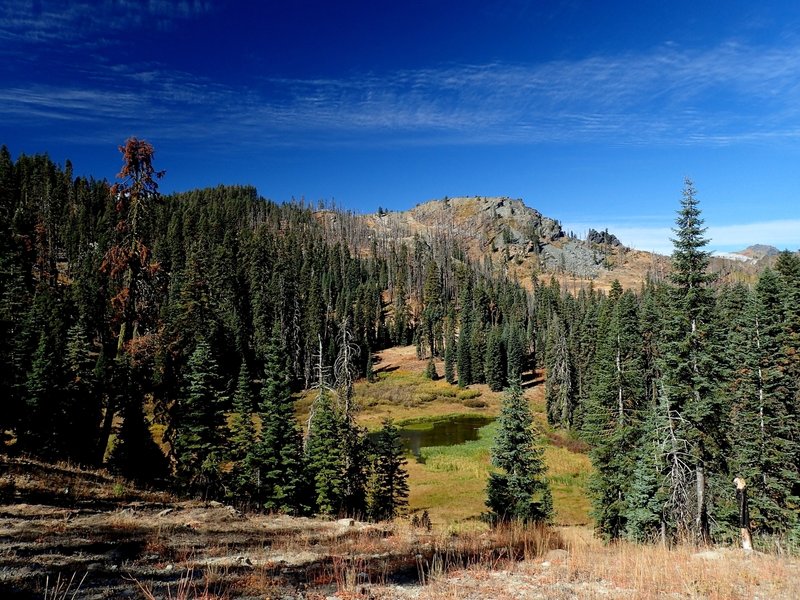 A small unnamed lake just off the Red Rock Trail