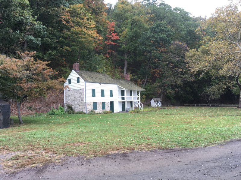 Kearney House at bottom of Palisades at Alpine Picnic area. It has been a Hudson River homestead, a riverfront tavern, a police station, and a “historic shrine, and it is rumored British Gen Conwallis stayed here.